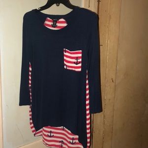 Quarter sleeve top with anchors